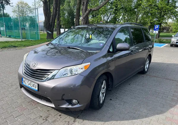 toyota sienna Toyota Sienna cena 68000 przebieg: 228000, rok produkcji 2014 z Oleśnica